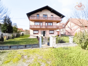 Prodaje se kuća površine 405 m2 u Lukavcu, naselje Devetak