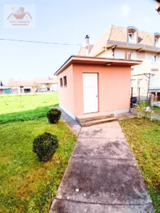 Prodaje se kuća površine 405 m2 u Lukavcu, naselje Devetak