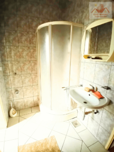 Prodaje se kuća površine 405 m2 u Lukavcu, naselje Devetak
