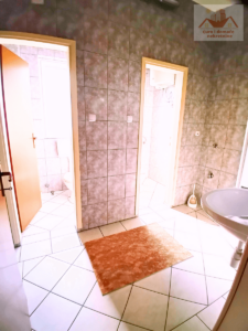Prodaje se kuća površine 405 m2 u Lukavcu, naselje Devetak