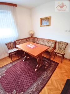 Prodaje se kuća površine 405 m2 u Lukavcu, naselje Devetak