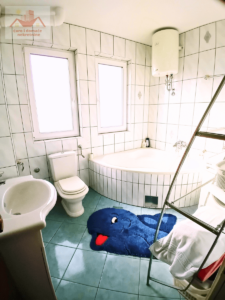 Prodaje se kuća površine 405 m2 u Lukavcu, naselje Devetak