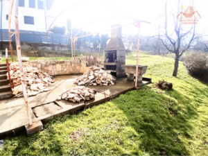 Gradačac. Kuća za prodaju, 1,5 km od centra Grada