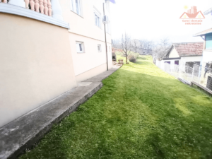 Gradačac. Kuća za prodaju, 1,5 km od centra Grada