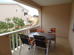 Trosobni apartman 52 m2. 300 m od mora