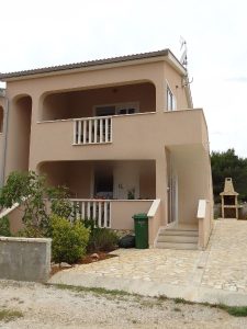 Trosobni apartman 52 m2. 300 m od mora