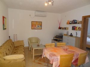 Trosobni apartman 52 m2. 300 m od mora