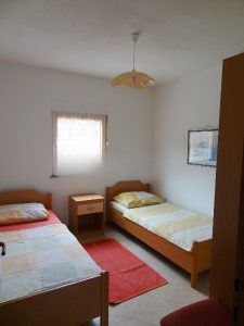 Trosobni apartman 52 m2. 300 m od mora
