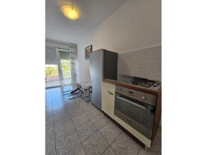 Jednosoban stan 37 m2. 300 m od mora