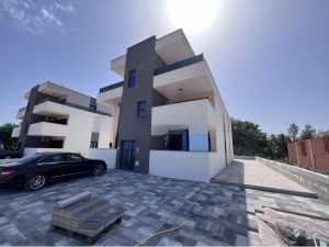 Apartmani u izgradnji. Odlična lokacija. 80 m od mora