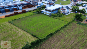 Prodaje se! Građevinsko zemljište površine 2.500 m2 u Gračanici. Obezbjeđene sve dozvole i izvedbeni projekat za proizvodno-skladišni objekat