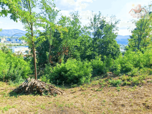 Prodaje se zemljište površine 1.375 m2. Gračanica, Korića Han