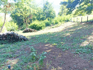 Prodaje se zemljište površine 1.375 m2. Gračanica, Korića Han