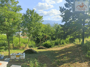 Prodaje se zemljište površine 1.375 m2. Gračanica, Korića Han