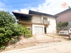 Prodaje se! Kuća u centru Gračanice. Pored gradske tržnice