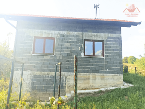 Prodaje se kuća u Klokotnici. Okružena prostranom livadom i šumom