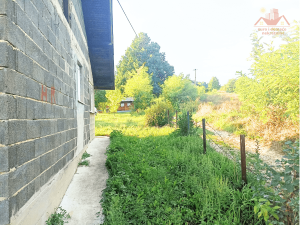 Prodaje se kuća u Klokotnici. Okružena prostranom livadom i šumom