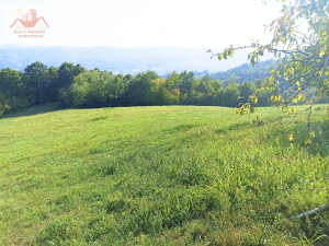 Prodaje se kuća u Klokotnici. Okružena prostranom livadom i šumom