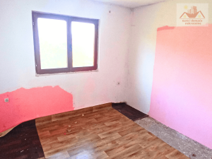 Prodaje se kuća u Klokotnici. Okružena prostranom livadom i šumom