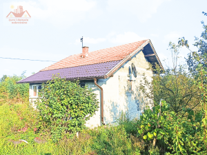 Prodaje se kuća u Klokotnici. Okružena prostranom livadom i šumom