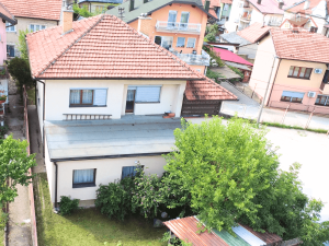 Prodaje se! Kuća u centru Gračanice. Pored gradske tržnice