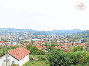 Prodaje se! Kuća sa dvorištem 732 m2. Naselje Javor, Gračanica