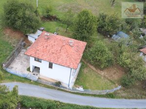 Prodaje se! Kuća sa dvorištem 732 m2. Naselje Javor, Gračanica