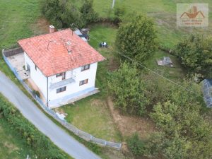 Prodaje se! Kuća sa dvorištem 732 m2. Naselje Javor, Gračanica