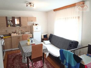 Prodaje se! Kuća sa dvorištem 732 m2. Naselje Javor, Gračanica