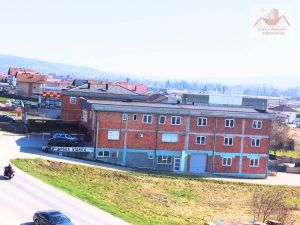 Prodaje se! Poslovni objekat u Gračanici 720 m2. Pored magistralnog puta Doboj - Tuzla