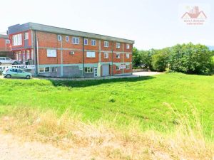 Prodaje se! Poslovni objekat i zemljište u Gračanici 720 m2. Pored magistralnog puta Doboj - Tuzla