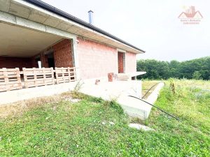 Prodaje se kuća u izgradnji sa imanjem i šumom - Gornja Lohinja, Gračanica