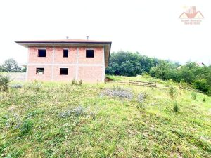 Prodaje se kuća u izgradnji sa imanjem i šumom - Gornja Lohinja, Gračanica