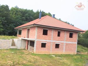 Prodaje se kuća u izgradnji sa imanjem i šumom - Gornja Lohinja, Gračanica