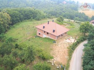 Prodaje se kuća u izgradnji sa imanjem i šumom - Gornja Lohinja, Gračanica