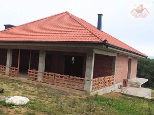 Prodaje se kuća u izgradnji sa imanjem i šumom - Gornja Lohinja, Gračanica