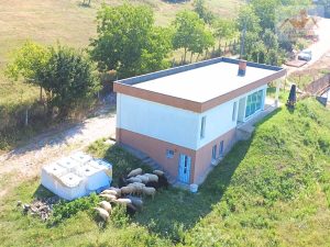 Prodaje se vikend kuća sa prostranim imanjem - Lendići, Gračanica