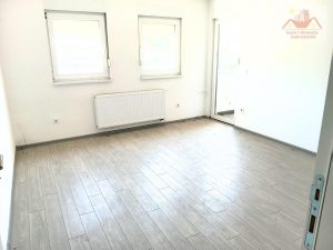 Prodaje se trosoban stan 100 m2 – Skver, Centar Gračanice