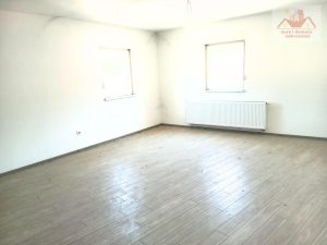 Prodaje se trosoban stan 100 m2 – Skver, Centar Gračanice