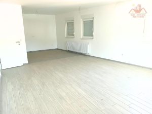 Prodaje se trosoban stan 100 m2 – Skver, Centar Gračanice